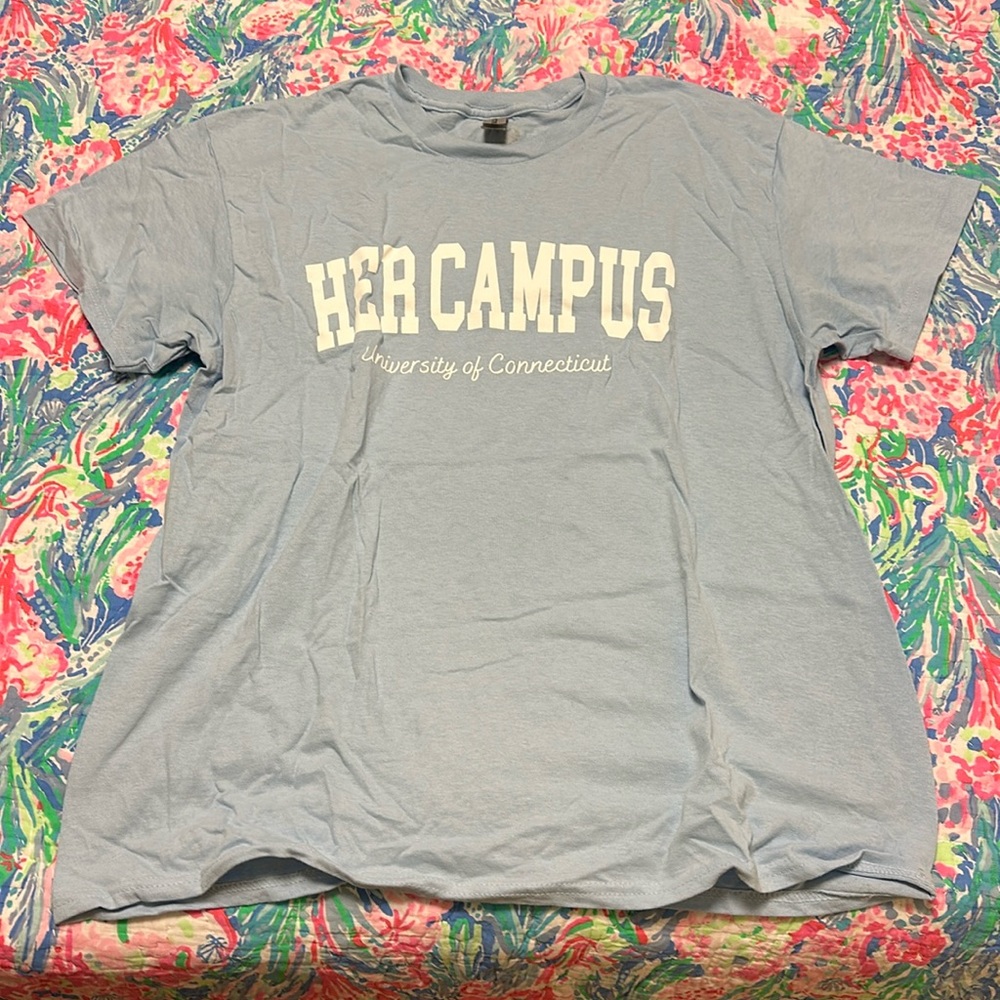 UConn HerCampus t shirt size large unisex